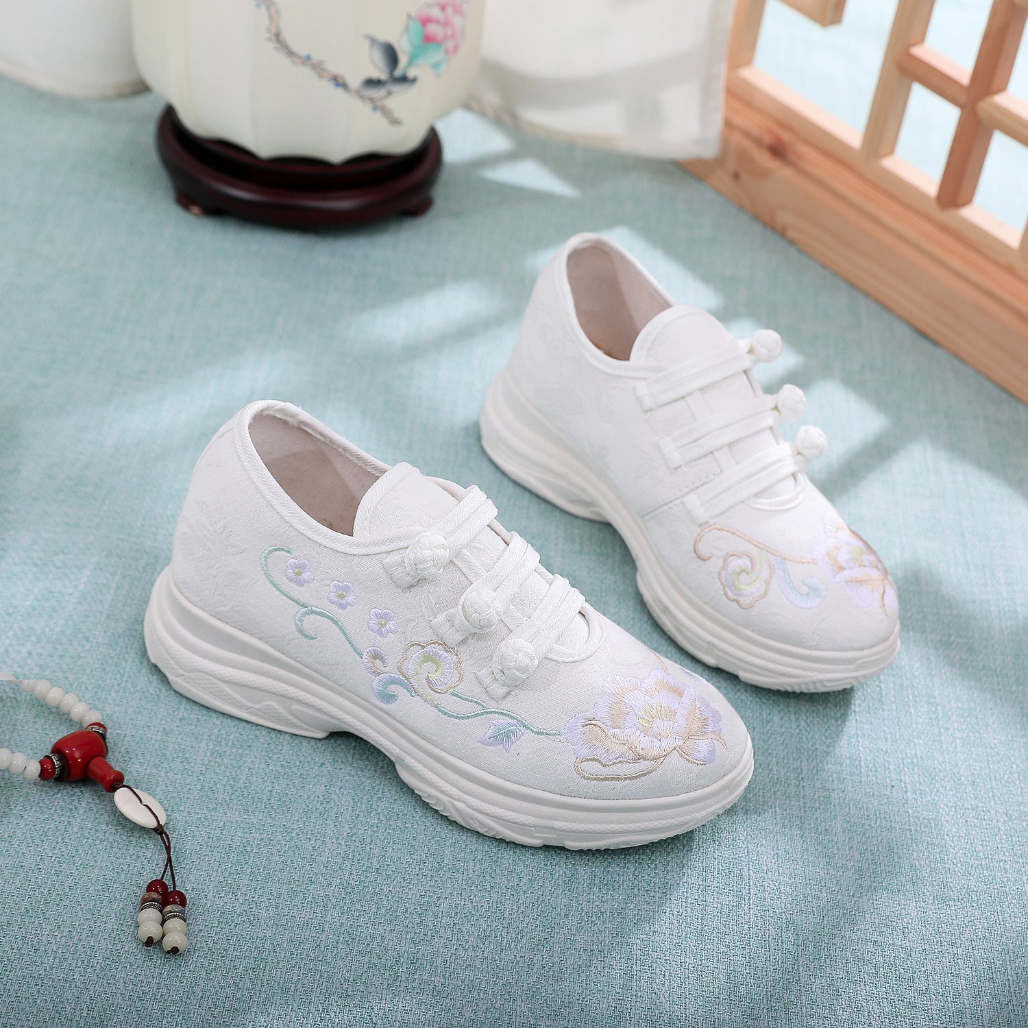 Arts Embroidered Thick Canvas Shoes