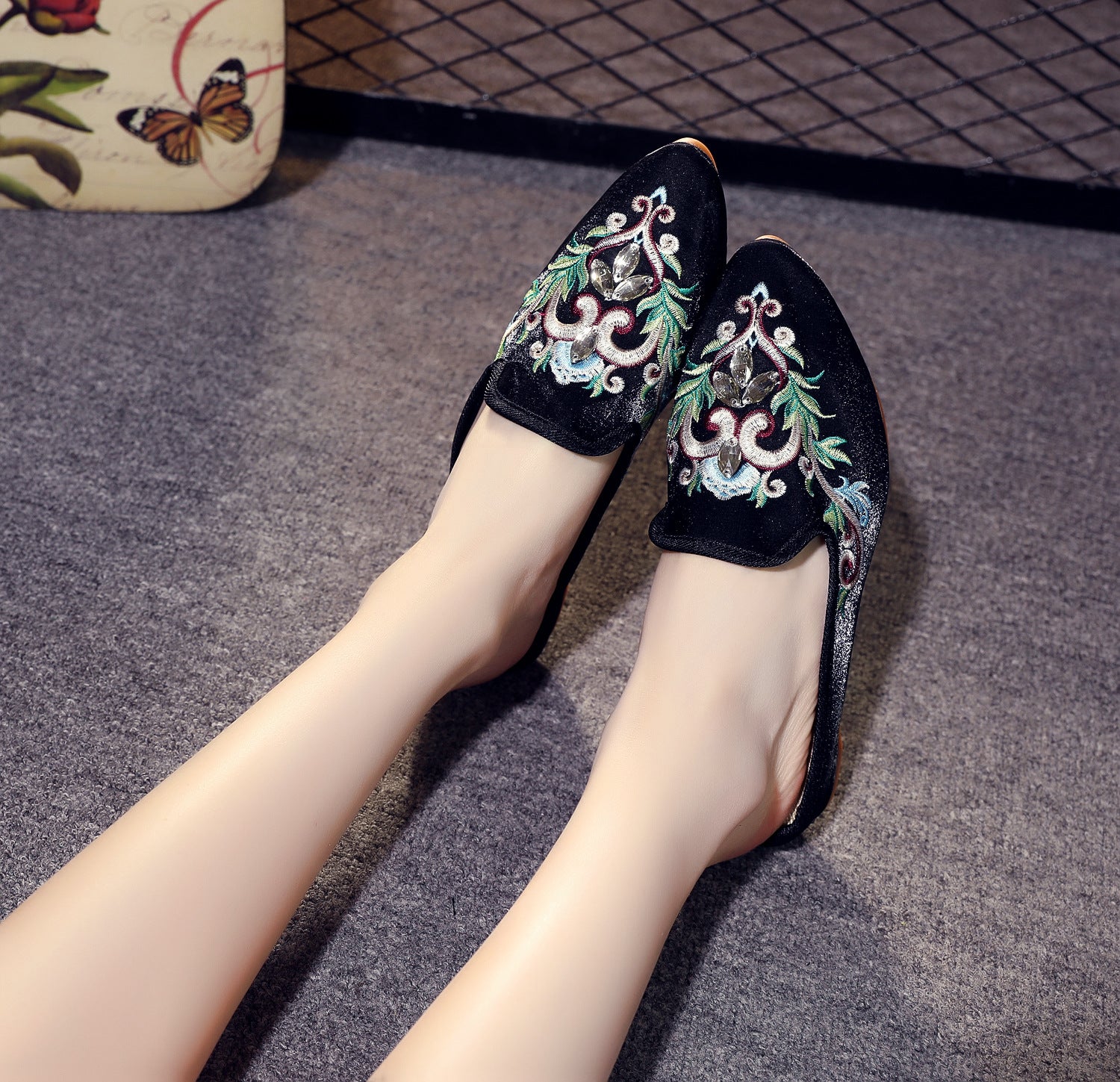 Pointed-toe Muller Ethnic Style Embroidered Home House Slippers