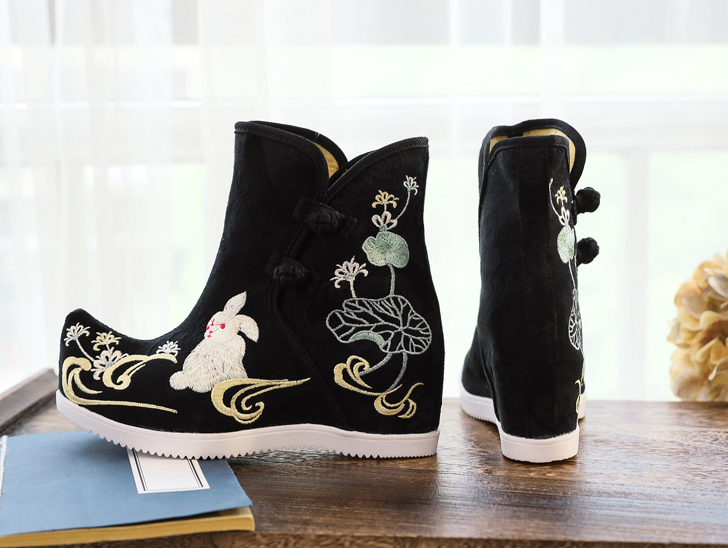 Han Chinese Clothing Embroidered Bootie Ethnic Canvas Shoes