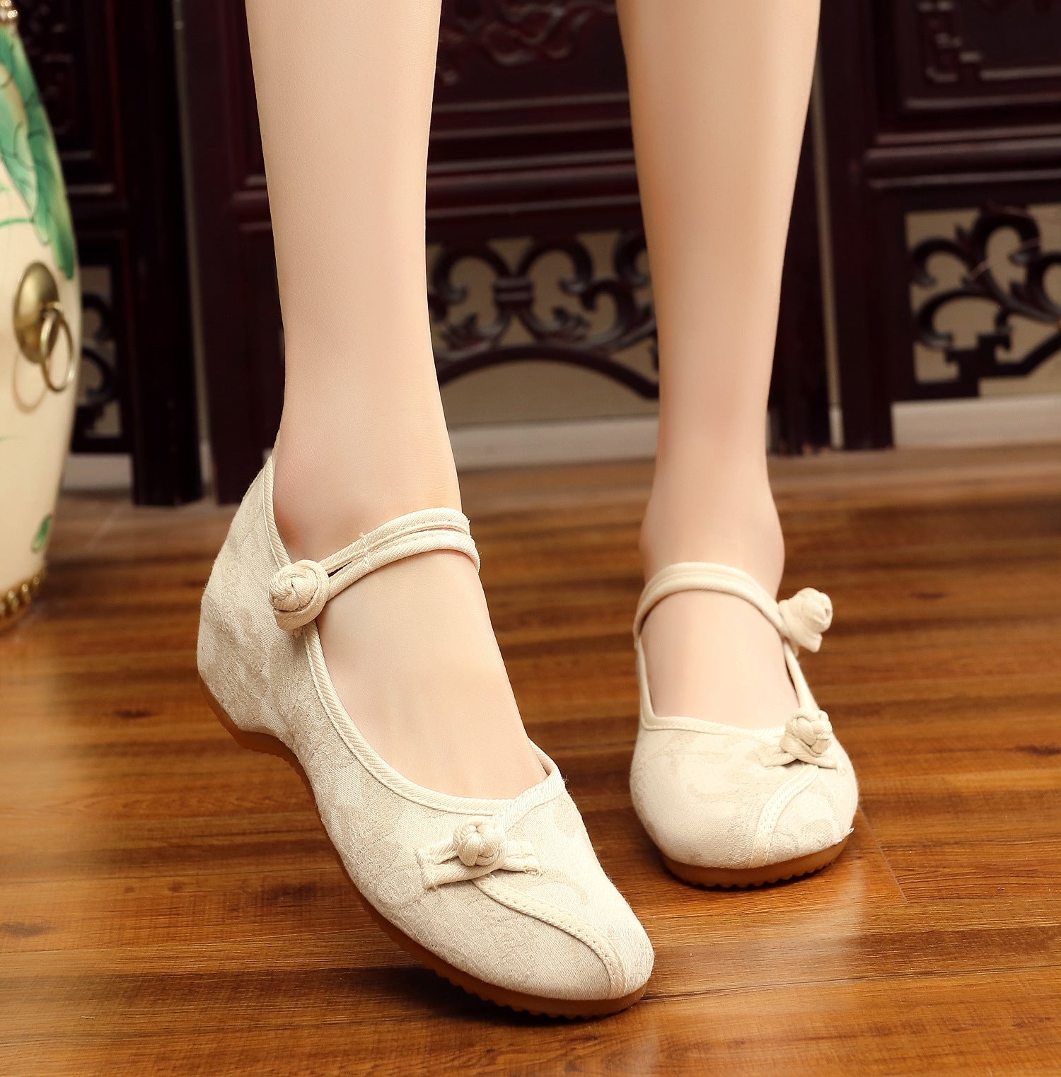 Women's Embroidered With Buckle For Han Chinese Clothing Casual Shoes