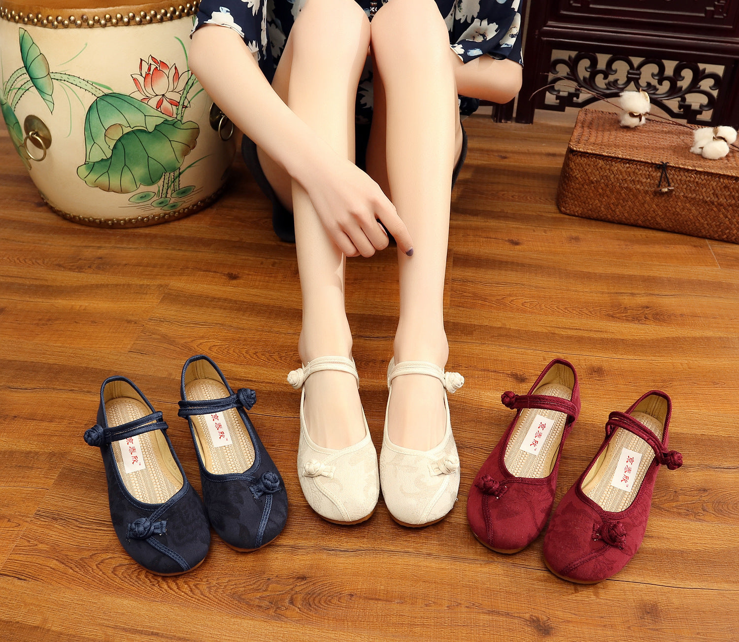 Brodé avec boucle pour femmes Han Chinese Clothing Casual Shoes