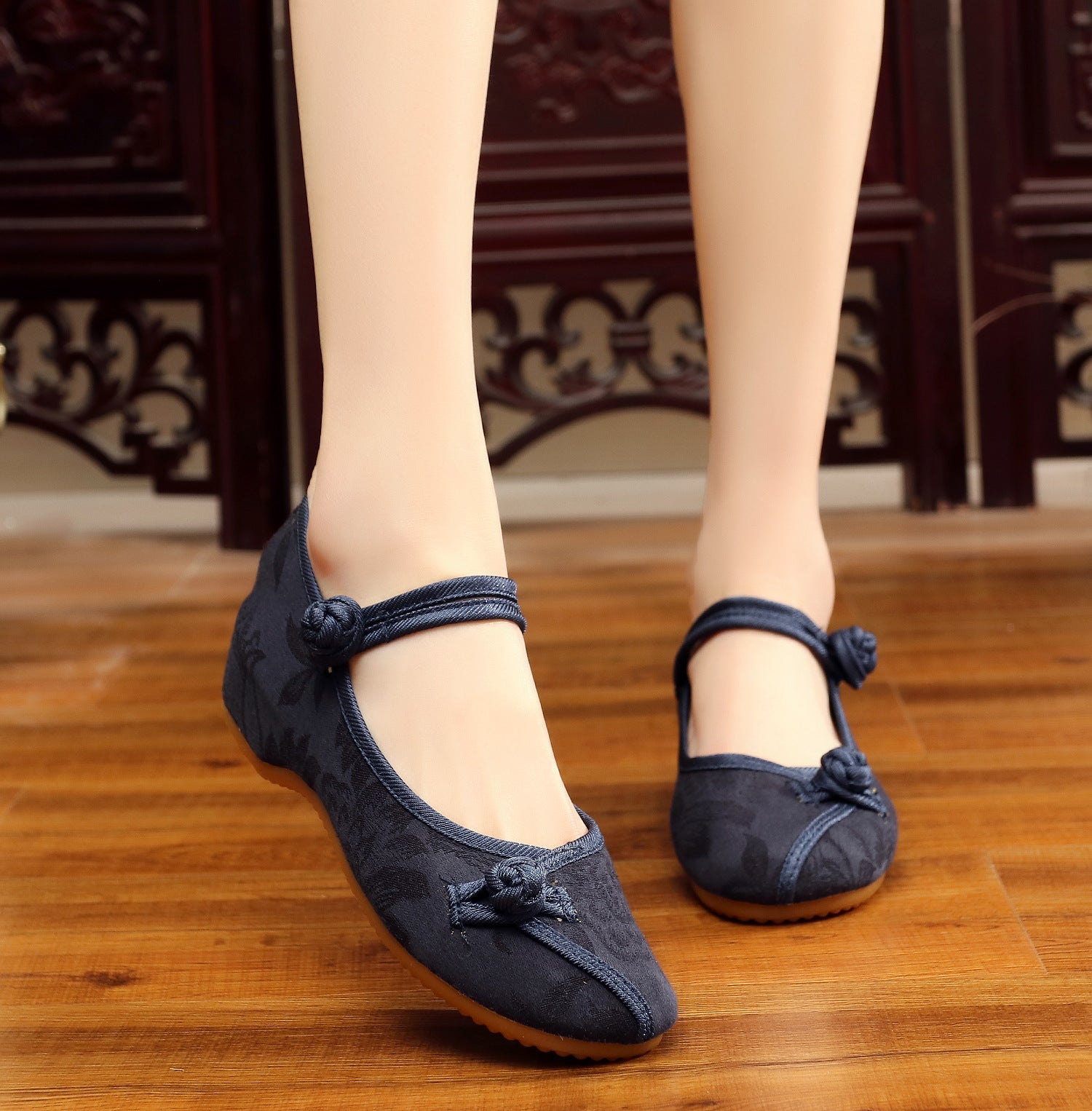 Brodé avec boucle pour femmes Han Chinese Clothing Casual Shoes