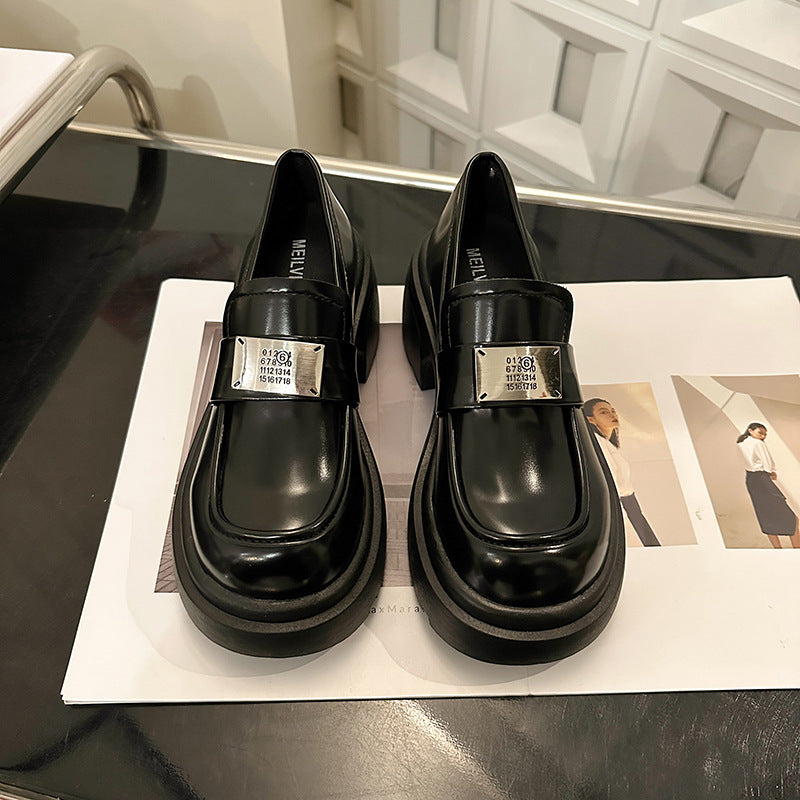 Schwarze College-Loafer im britischen Retro-Stil mit dicker Sohle für Damen