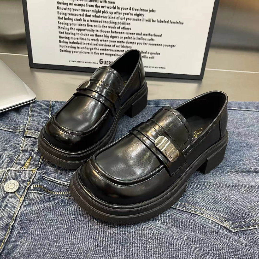 Damen-Loafer im britischen Retro-Stil mit rundem Kopf und weicher Unterseite und dicker Sohle