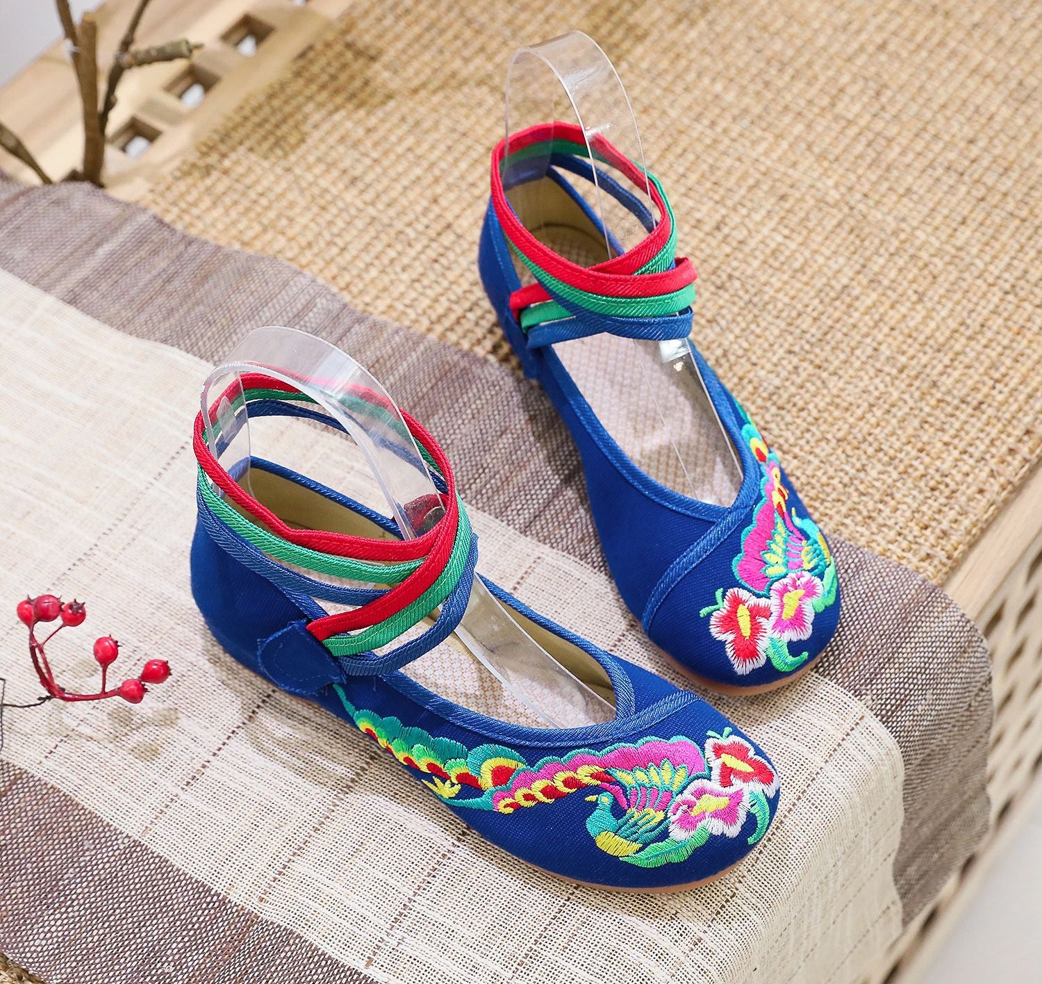 Women's Ethnic Style Colorful Ropes Tendon Bottom Low Embroidered Casual Shoes