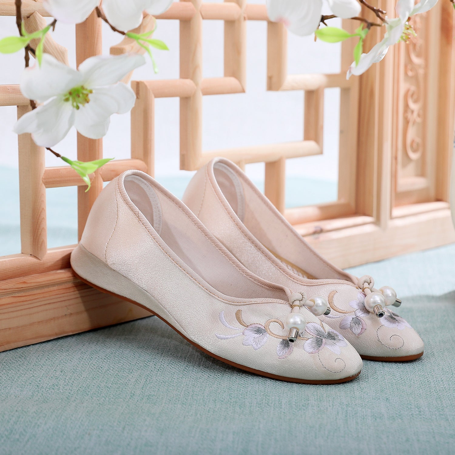 Chinese Style Embroidered Ethnic Ancient Han Canvas Shoes