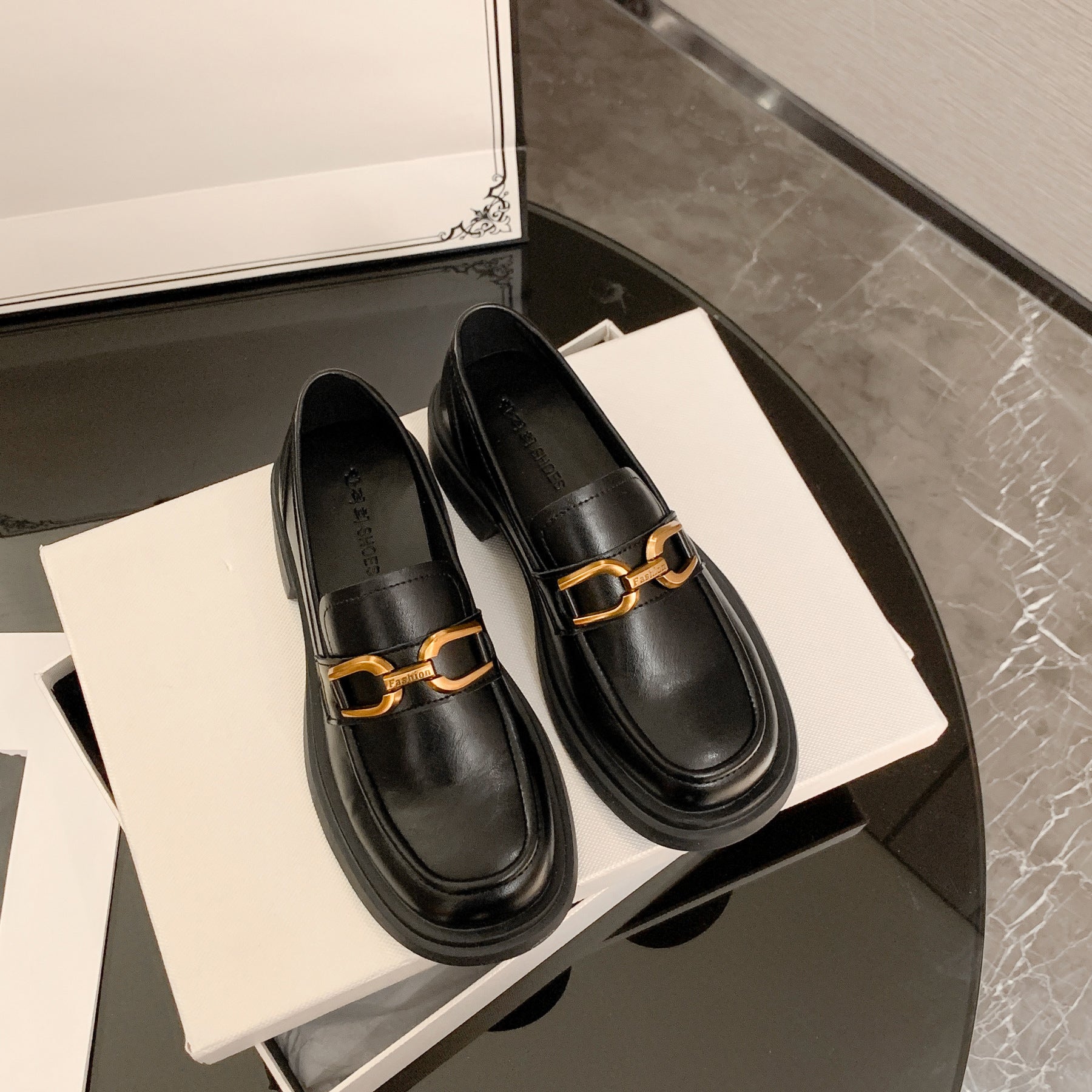 Damen-Loafer im Preppy-Stil mit dicker Sohle und niedriger Passform und quadratischer Schnalle