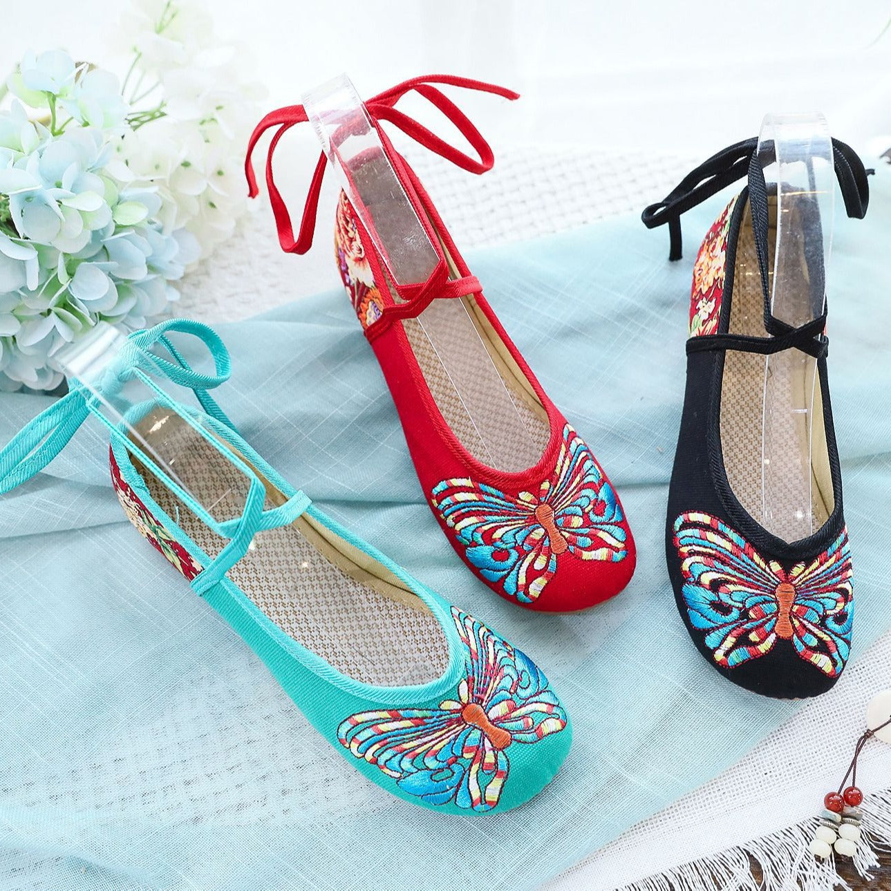 Women's Low-cut Tendon Sole Dancing Butterfly Embroidered Cloth Casual Shoes