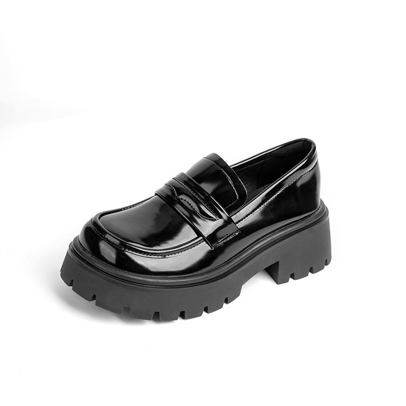 Kleine schwarze Slip-On-Loafer im authentischen britischen Stil für Damen