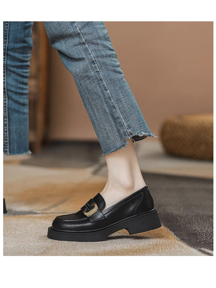 Weiche Loafer im britischen Stil für Damen mit Federdesign und dicker Sohle