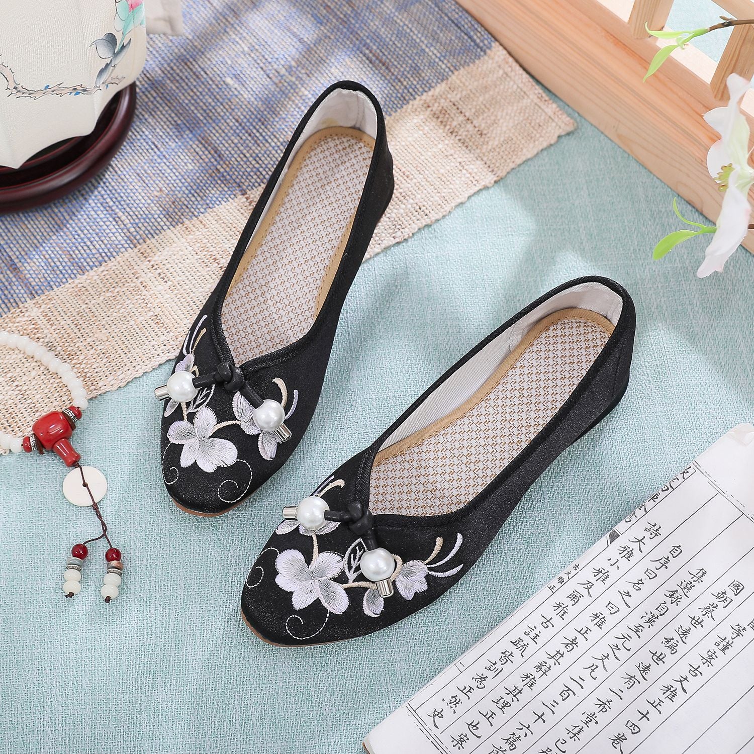 Chinese Style Embroidered Ethnic Ancient Han Canvas Shoes