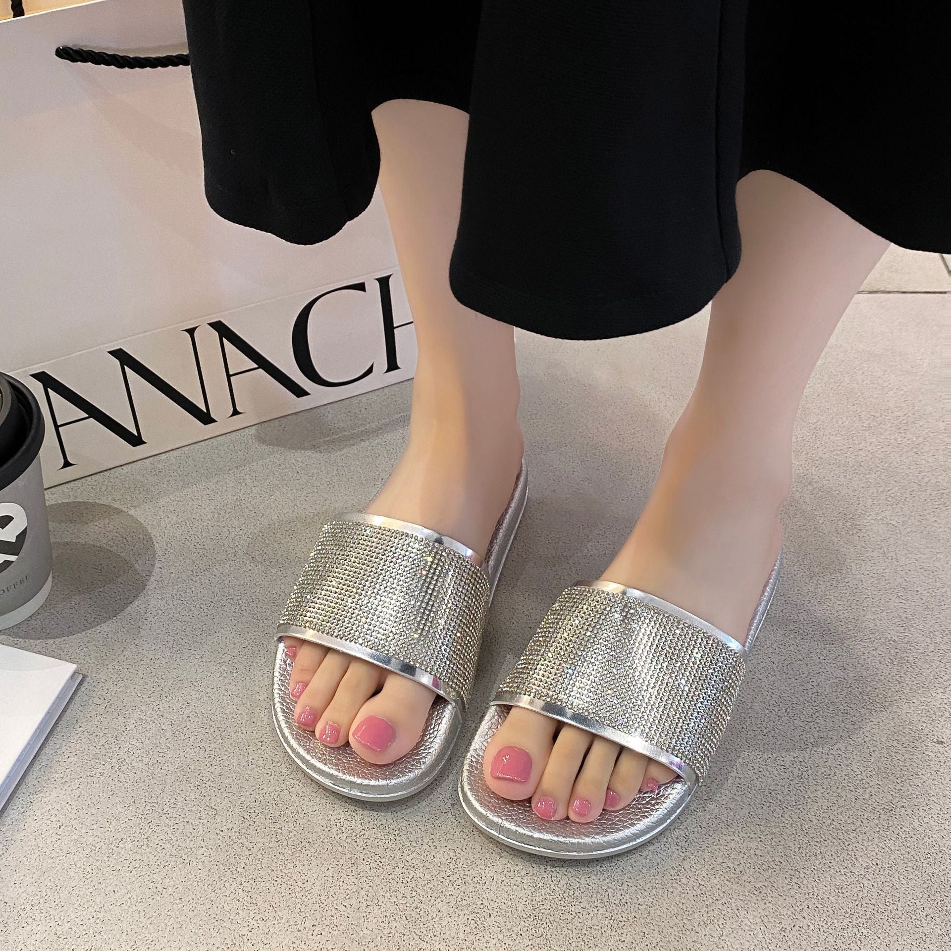 Women's Diamond Surface Glossy Metal Color Blowing Slippers