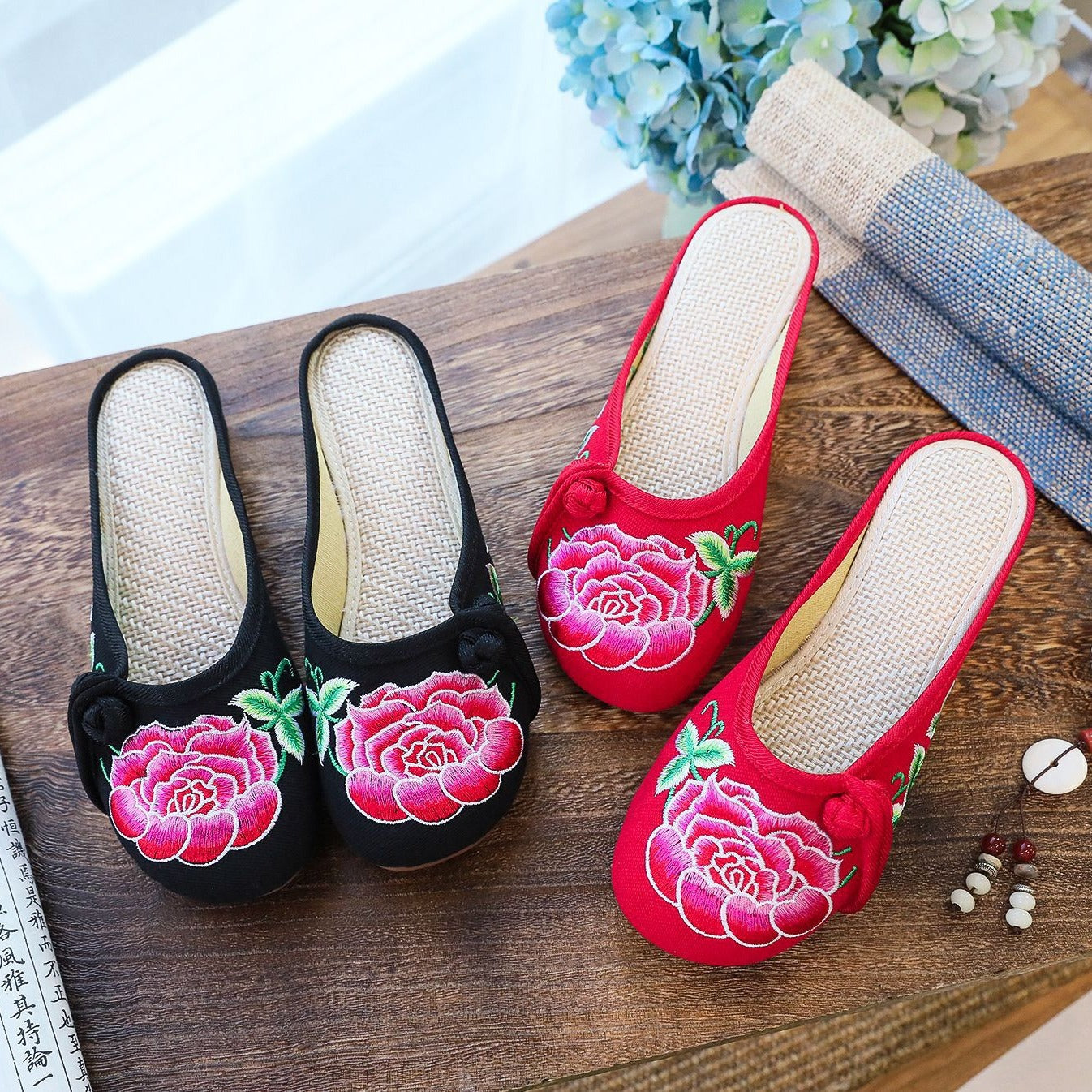 Women's Retro Plate Buckle Decoration Peony Embroidered Sandals