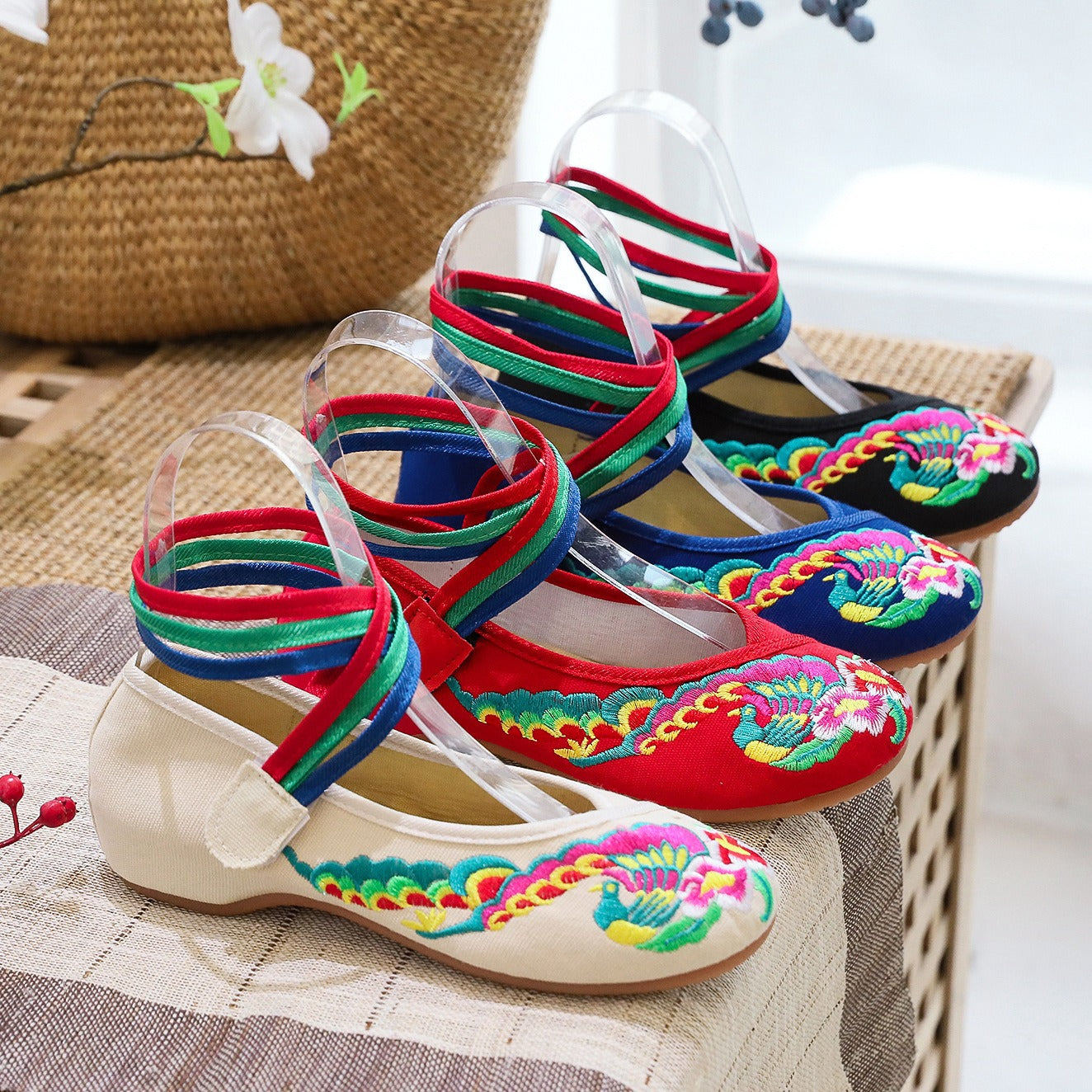 Women's Ethnic Style Colorful Ropes Tendon Bottom Low Embroidered Casual Shoes