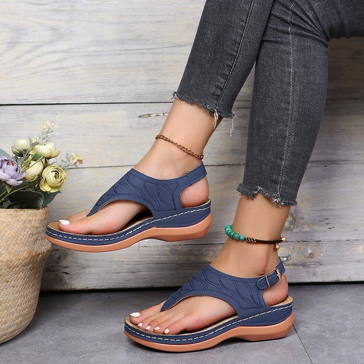Women's Buckle Retro Flip-flops Fashionable Comfortable Height Sandals