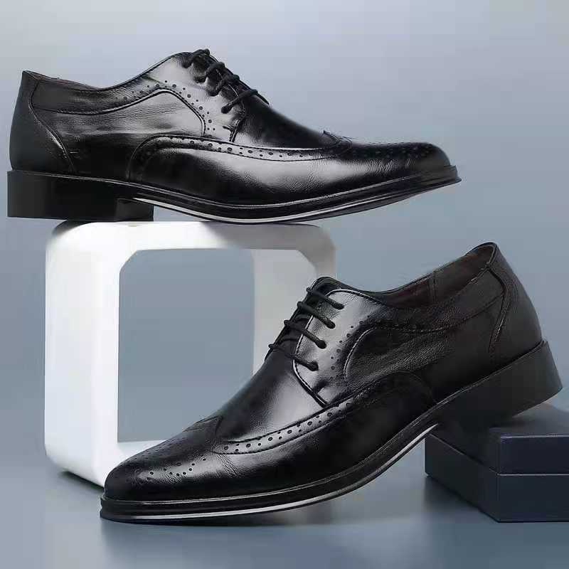 Belles chaussures en cuir pour hommes d'affaires sculptées