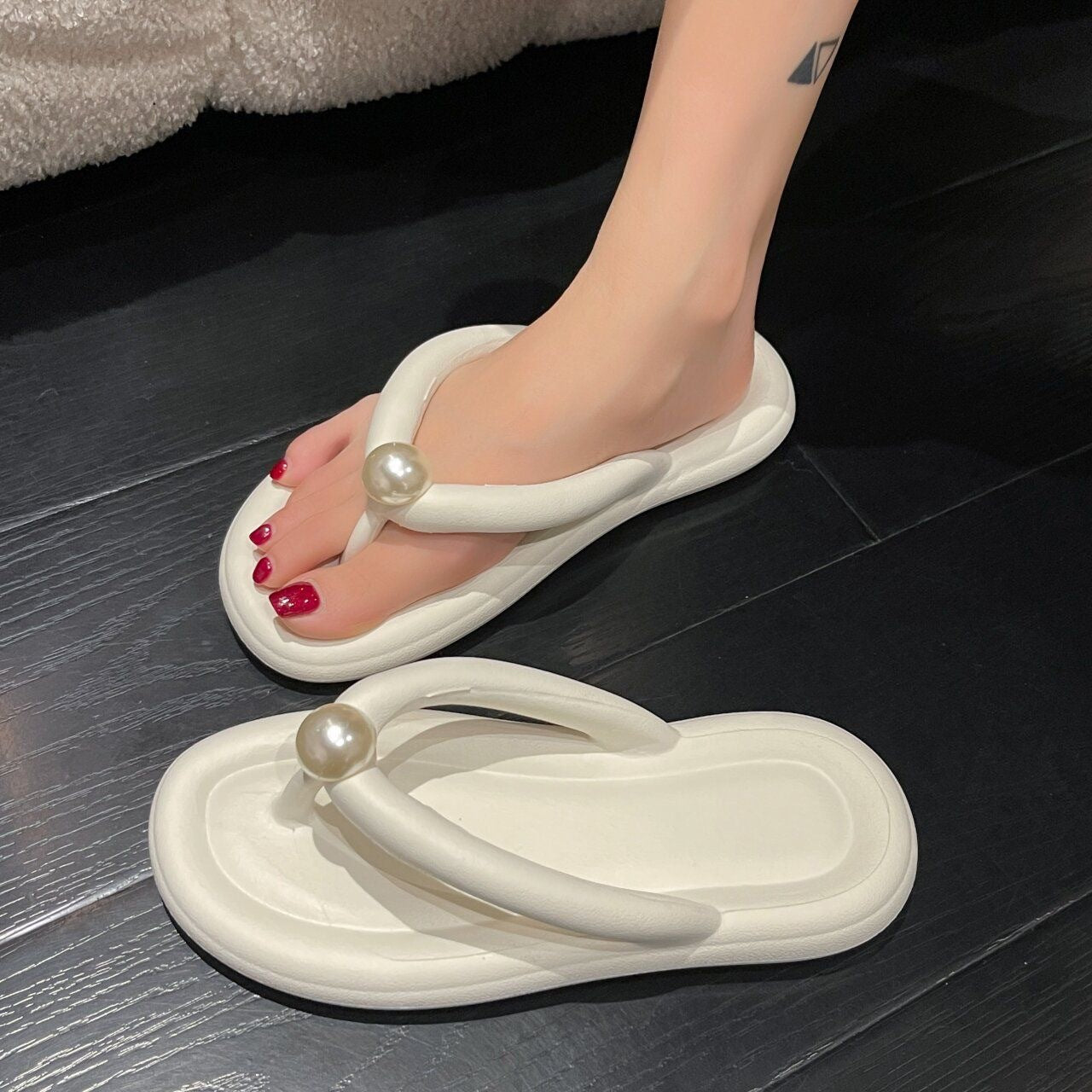 Hübsche trendige Flip-Flops-Sandalen mit dicken Sohlen für Damen