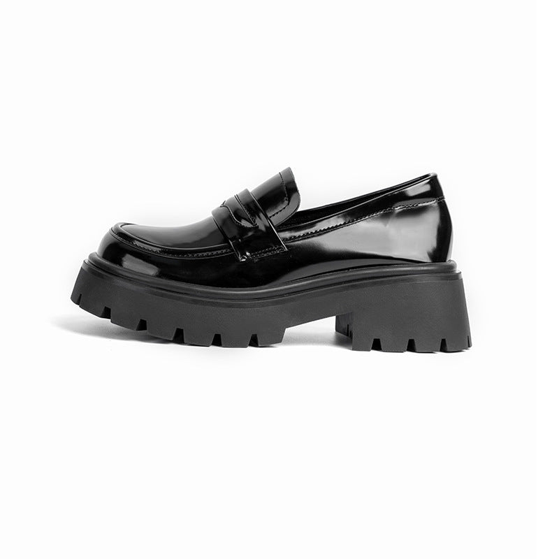 Kleine schwarze Slip-On-Loafer im authentischen britischen Stil für Damen