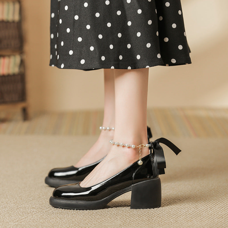 Damen-Loafer mit dicker Unterseite, Perlenkette und Schnalle