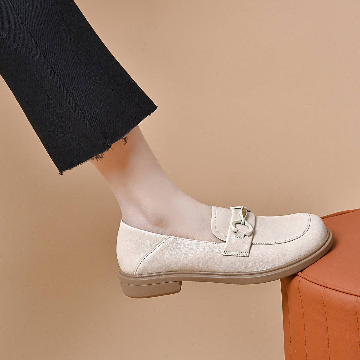 Damen-Loafer im koreanischen Stil mit runder Spitze und flacher Unterseite, bequem und flach aus Schaffell