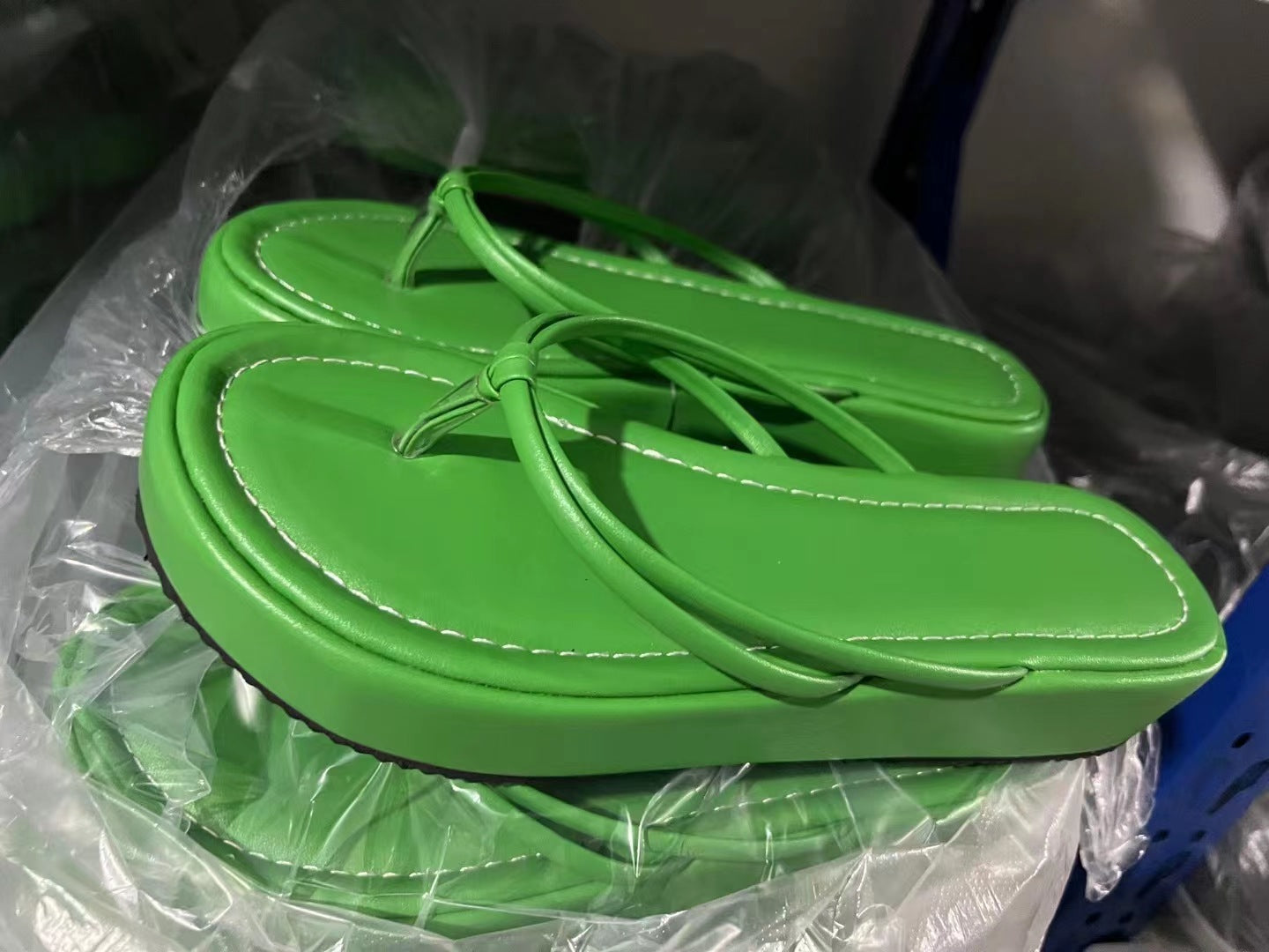 Innovative Flip-flops Flat Multi-color Toe Seaside Slippers