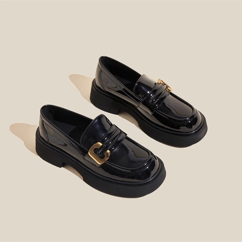 Klobige Loafer im britischen Stil für Damen mit rundem Zehenriemen und quadratischer Schnalle