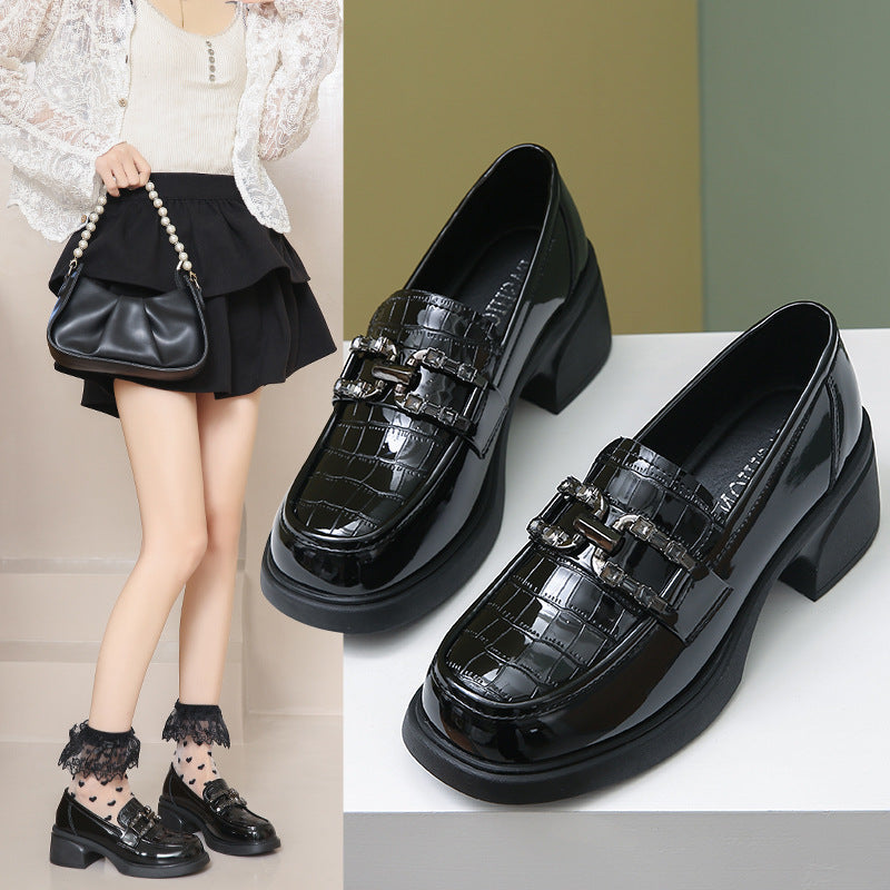 Damen Lack-Loafer mit rundem Kopf und klobiger Retro-Mittelsohle