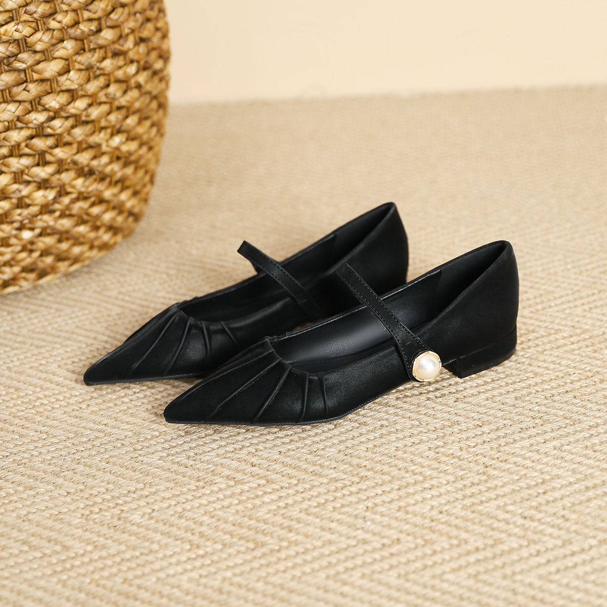 Women's Strap Pearl Buckle Low Wrinkle Lotus Women's Shoes