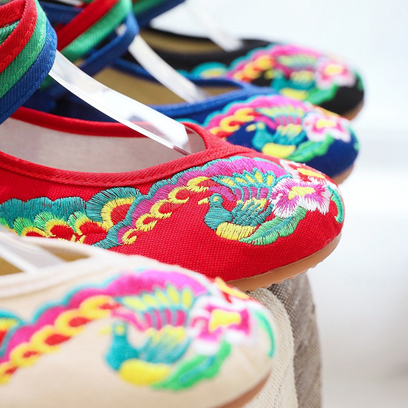 Women's Ethnic Style Colorful Ropes Tendon Bottom Low Embroidered Casual Shoes