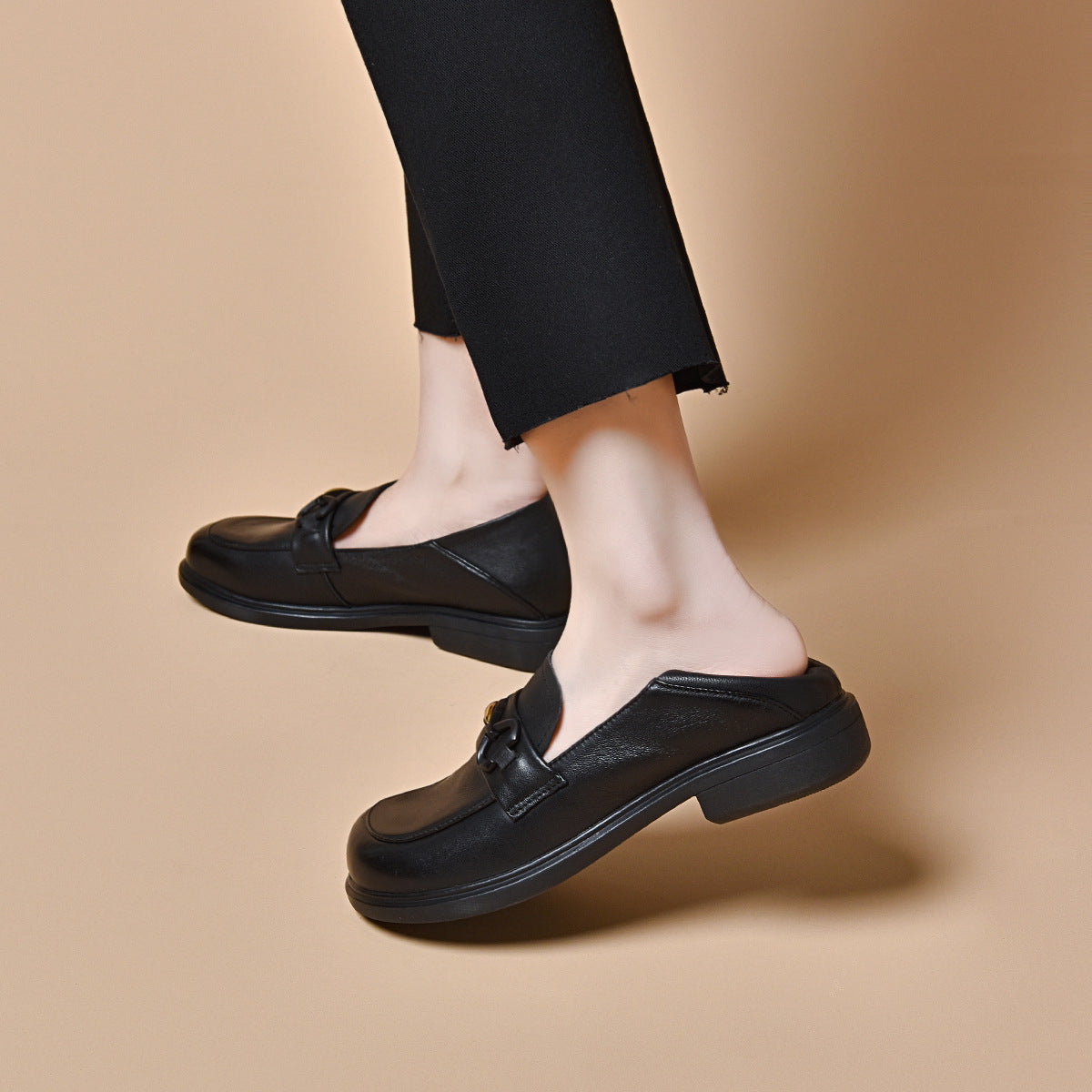 Damen-Loafer im koreanischen Stil mit runder Spitze und flacher Unterseite, bequem und flach aus Schaffell