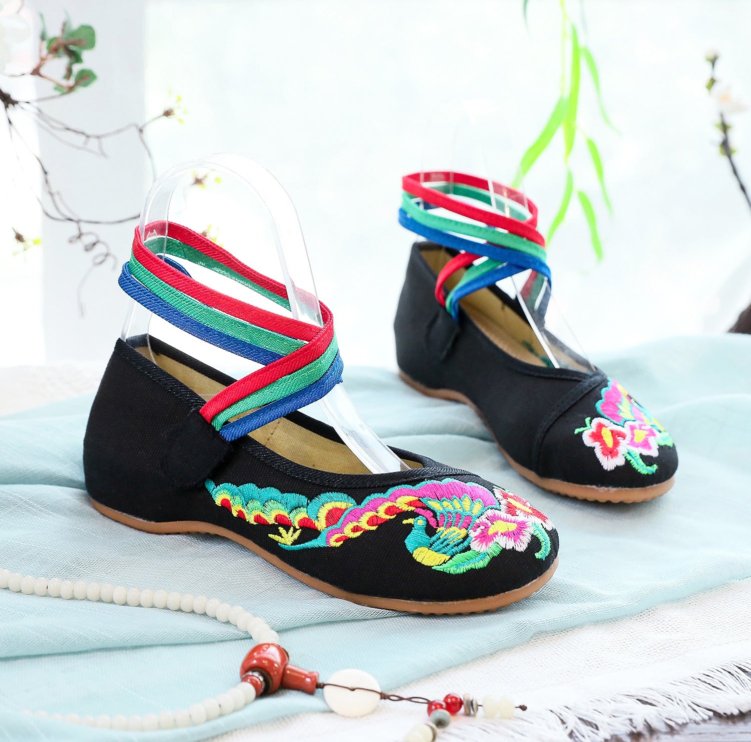 Women's Ethnic Style Colorful Ropes Tendon Bottom Low Embroidered Casual Shoes