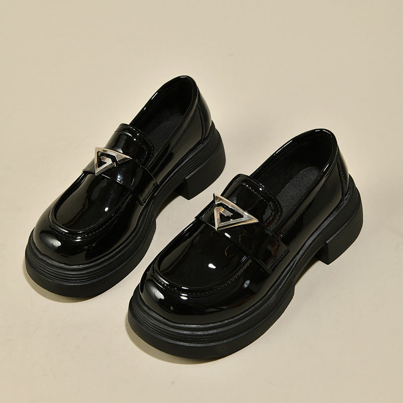 Dünne schwarze Nischen-Loafer im britischen Stil für Damen