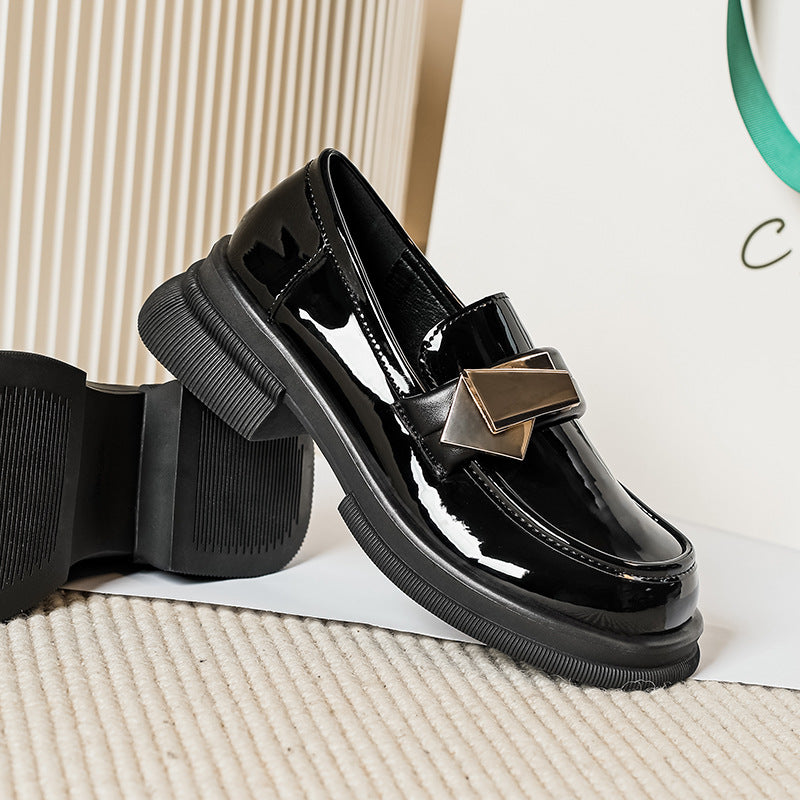 Damen-Retro-Schuhe aus schwarzem, klobigem Lackleder im britischen Stil
