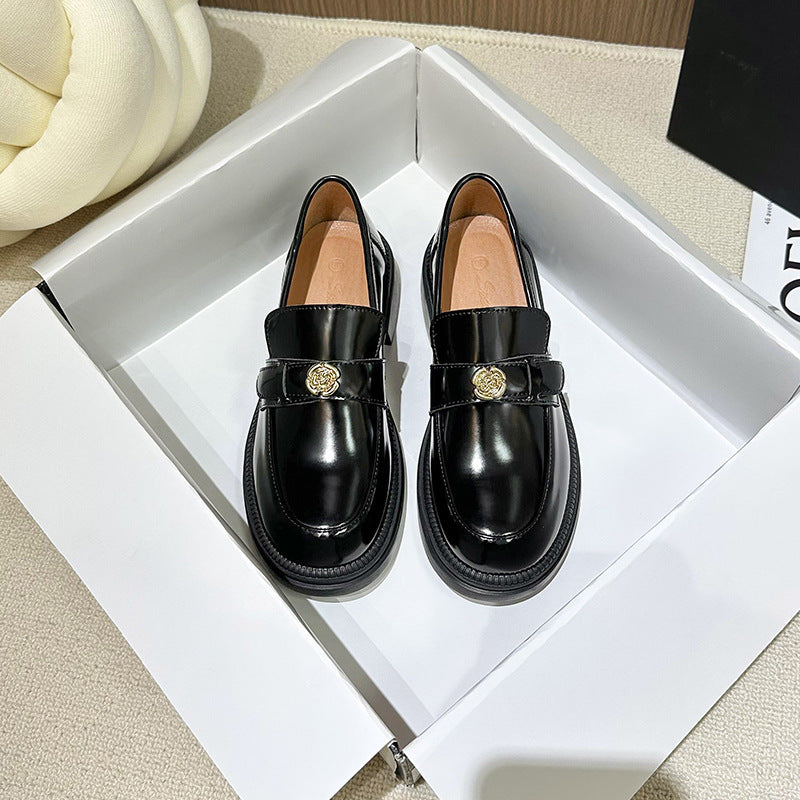 Plateau-Loafer „Su Camellia“ mit kleiner Goldmünze für Damen