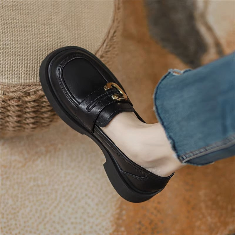 Weiche Loafer im britischen Stil für Damen mit Federdesign und dicker Sohle