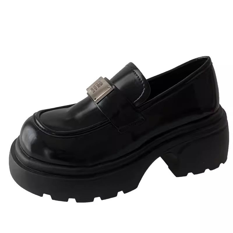 Loafer für Damen mit Metallschnalle, rundem Kopf und dicker Sohle