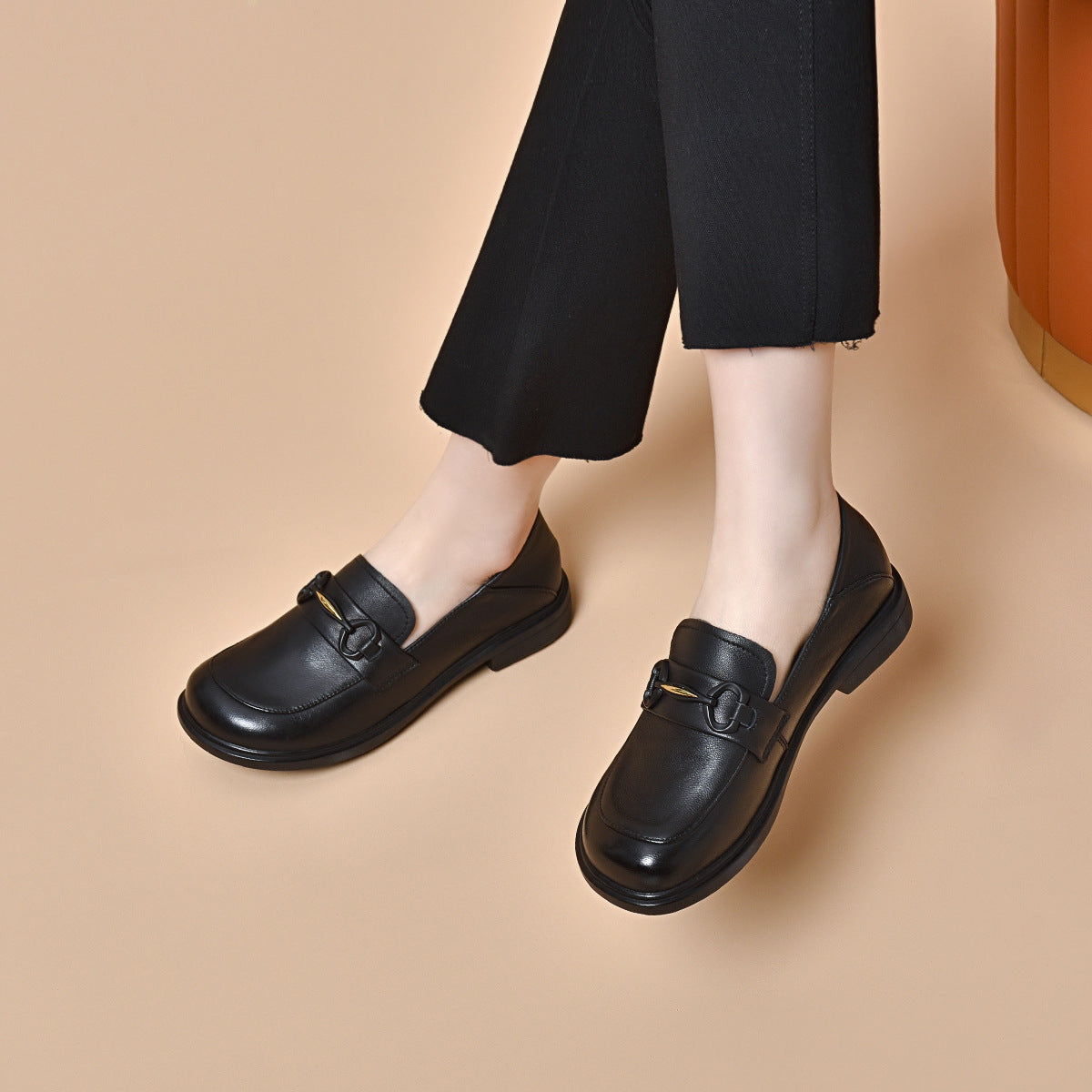 Damen-Loafer im koreanischen Stil mit runder Spitze und flacher Unterseite, bequem und flach aus Schaffell