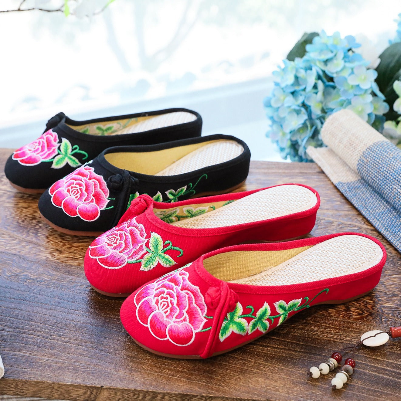 Women's Retro Plate Buckle Decoration Peony Embroidered Sandals