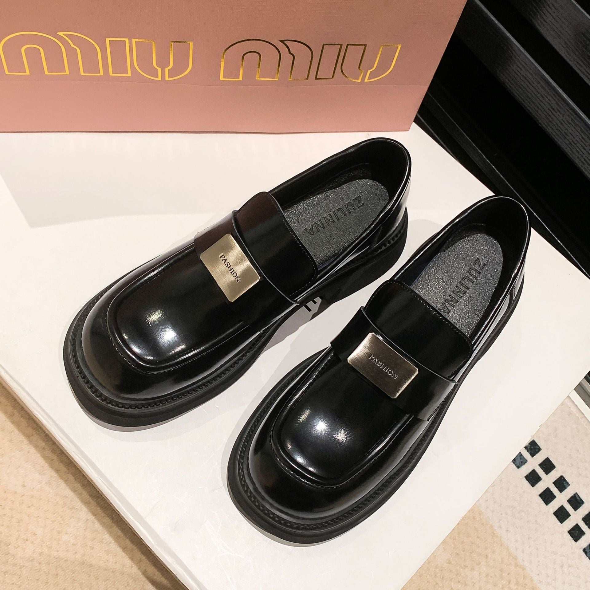 Women's Authentic British Style Small Fashionable Round Loafers