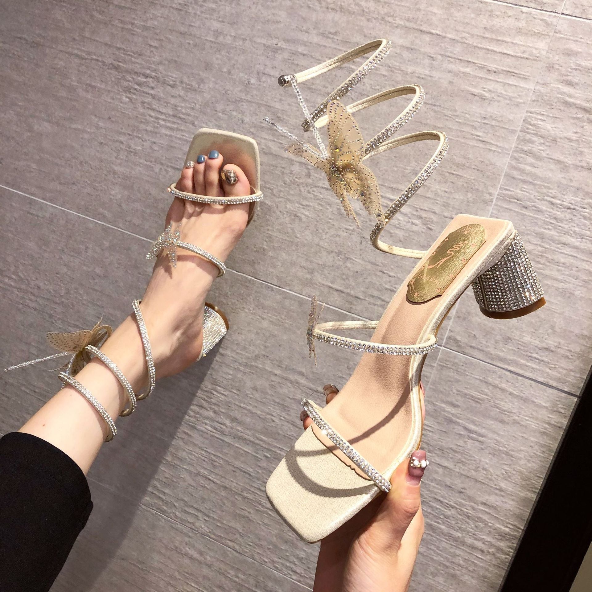 Talons hauts de style féerique tout assortis pour femmes