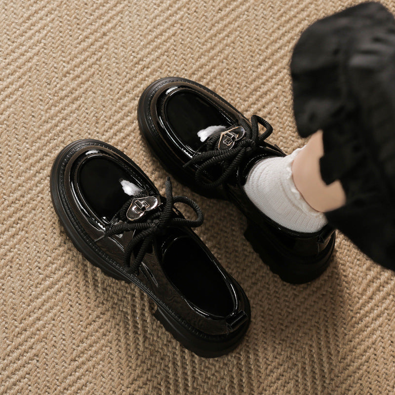 Schwarze Loafer im britischen Stil mit dicker Sohle und erhöhtem Plateau für Damen