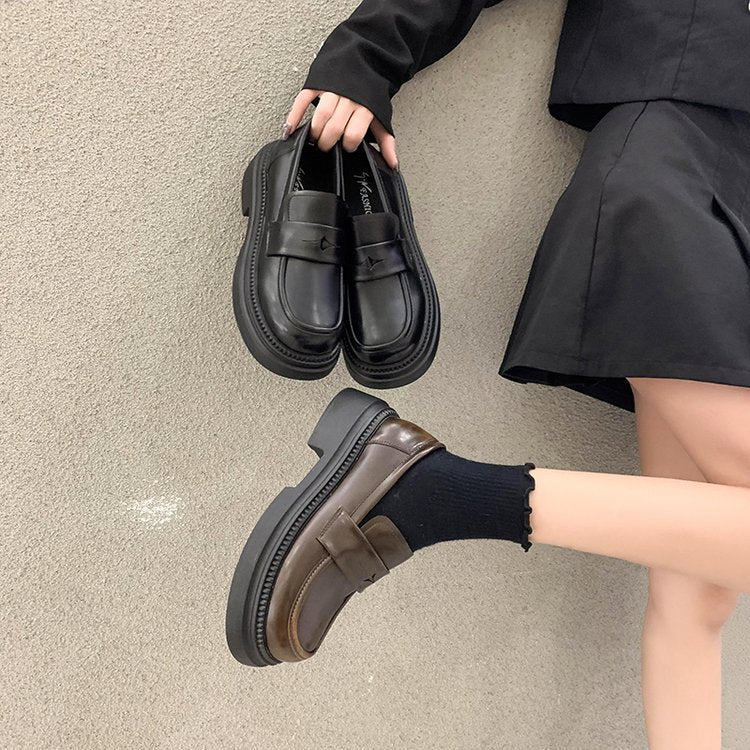 Modische kleine weiße Slipper im koreanischen Stil mit dicker Sohle für Damen