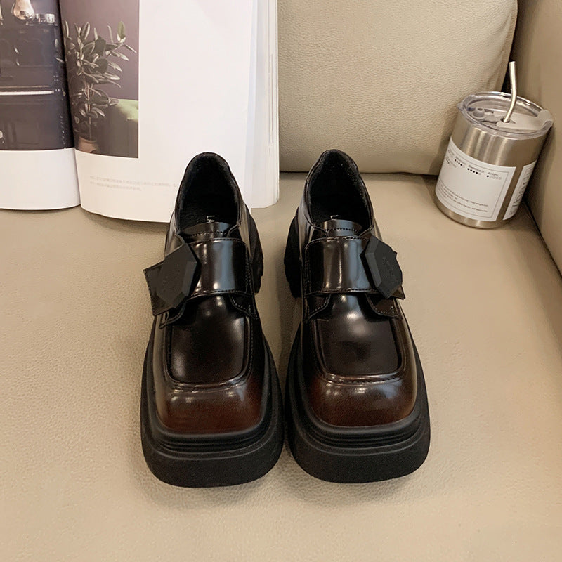 Kleine College-Loafer im britischen Stil mit dicker Sohle für Damen