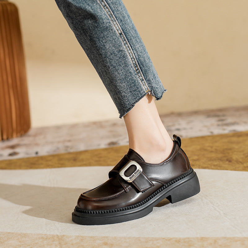 Damen-Loafer mit Plateausohle und braunem Retro-Riemen