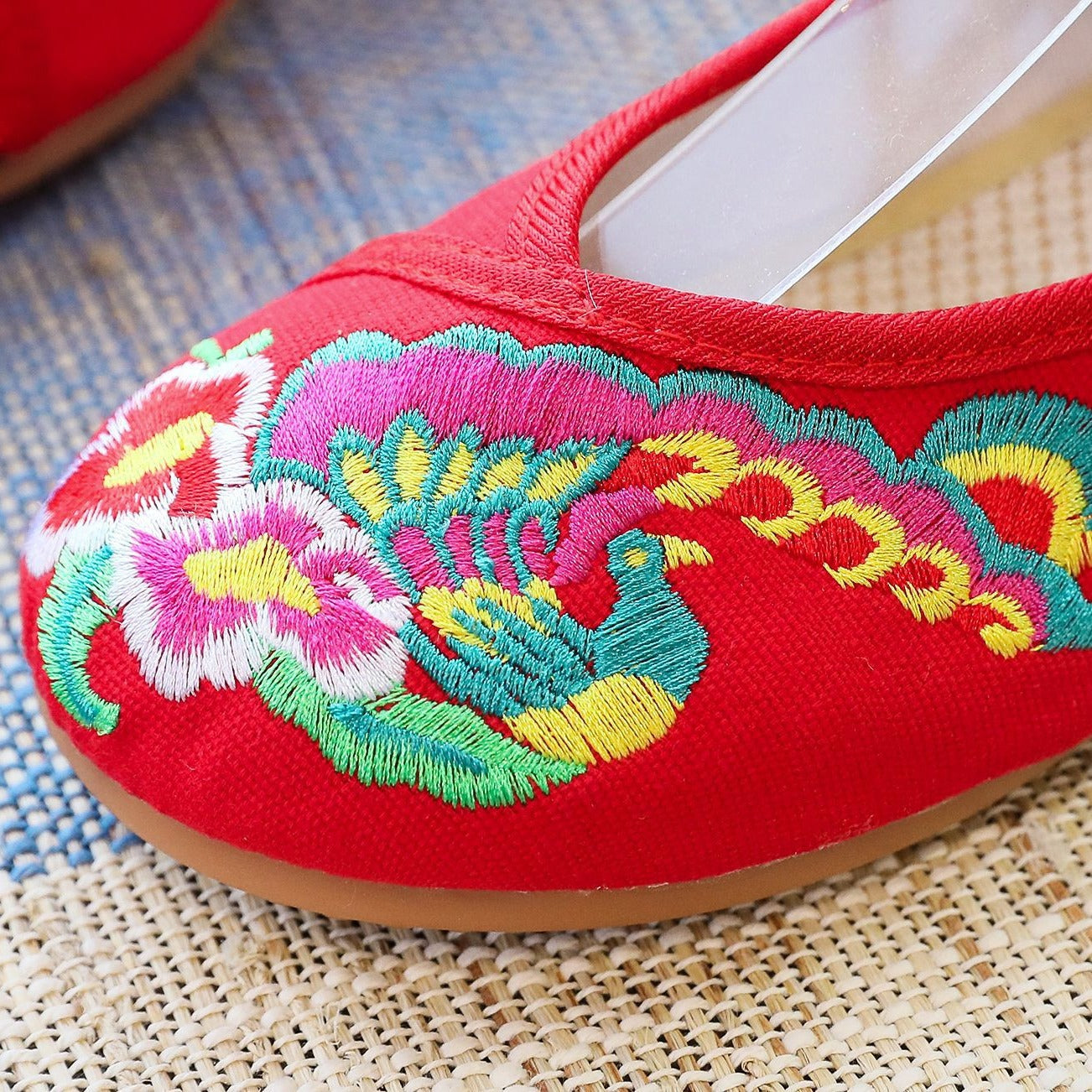 Women's Ethnic Style Colorful Ropes Tendon Bottom Low Embroidered Casual Shoes